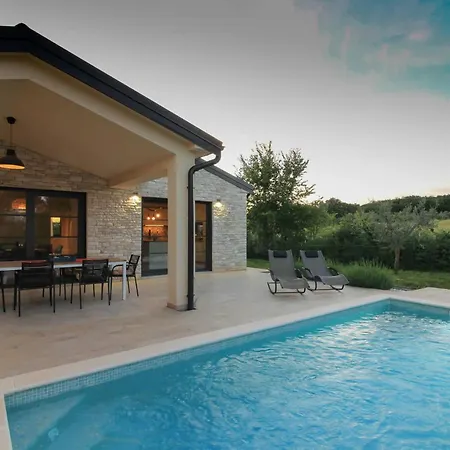 Beautiful Regina With Private Pool Near The Sea By Wiibuk * Sisan