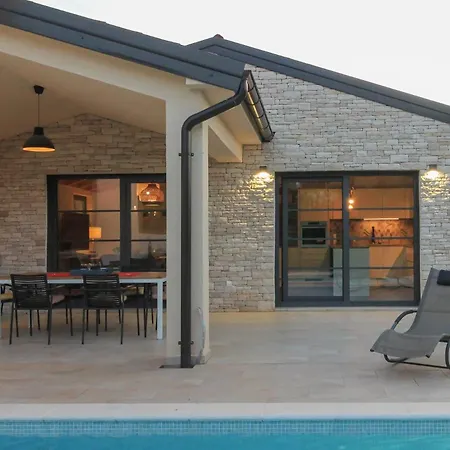 Beautiful Regina With Private Pool Near The Sea By Wiibuk Villa Sisan