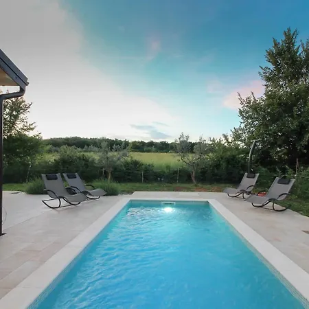 Beautiful Regina With Private Pool Near The Sea By Wiibuk Sisan
