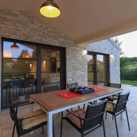 Beautiful Regina With Private Pool Near The Sea By Wiibuk Villa