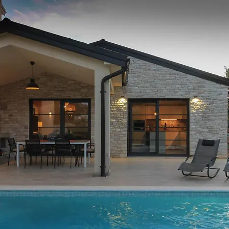 Beautiful Regina With Private Pool Near The Sea By Wiibuk * Sisan