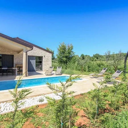Beautiful Regina With Private Pool Near The Sea By Wiibuk * Sisan