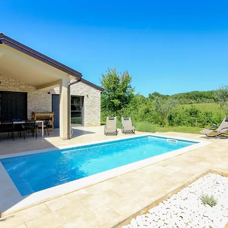 Beautiful Regina With Private Pool Near The Sea By Wiibuk Sisan