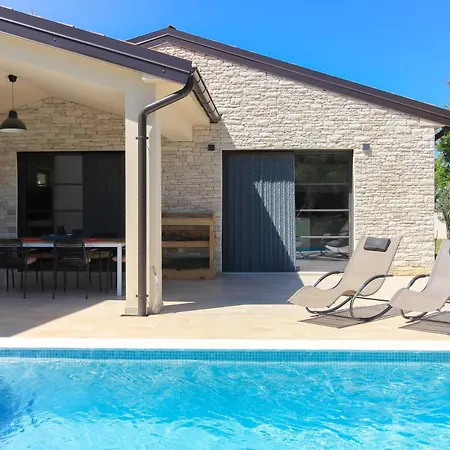 Beautiful Regina With Private Pool Near The Sea By Wiibuk * Sisan